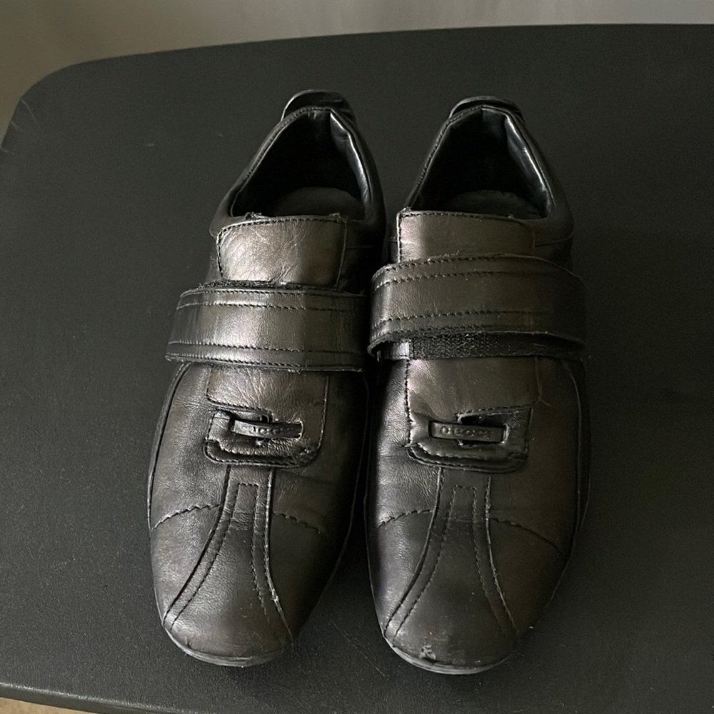 Gucci black leather shoes with Velcro